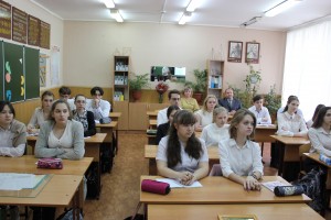 Депутат округа № 4 поговорил с учениками школы № 9 о местном самоуправлении