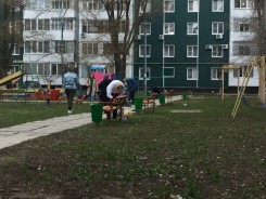 Все на субботник: депутаты вместе с избирателями приняли участие в уборке городских территорий
