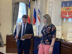 В День парламентаризма сотрудники Волгодонской Думы были отмечены наградами