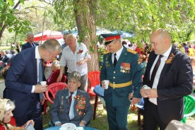 По традиции в парке «Победа» ветераны и жители города посетили «Полевую кухню». 
