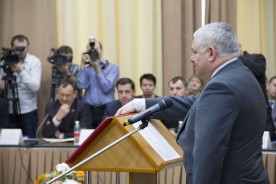 Петр Горчанюк вступил в должность председателя Волгодонской городской Думы-главы города. Полномочия высшего должностного лица депутаты делегировали ему единогласно.