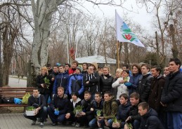 Сотни тюльпанов украсят аллеи парка Победы