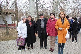 Сотни тюльпанов украсят аллеи парка Победы