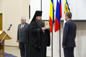 Петр Горчанюк вступил в должность председателя Волгодонской городской Думы-главы города. Полномочия высшего должностного лица депутаты делегировали ему единогласно.
