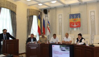 «Оказание медицинской помощи, подготовка к новому учебному году и социальная защита горожан на постоянном контроле депутатов»