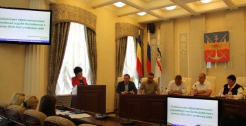 «Оказание медицинской помощи, подготовка к новому учебному году и социальная защита горожан на постоянном контроле депутатов»