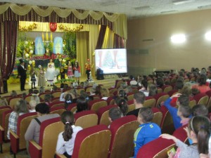 Дети округа №16 побывали на новогоднем спектакле в лицее №24