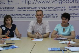 Помощники депутатов обсудили права потребителей и поговорили о поддержке чистоты в округах
