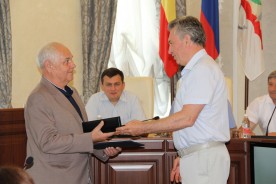 Председатель Волгодонской Думы-глава города поздравила с юбилеем почетного гражданина Волгодонска Андрея Ковалевского