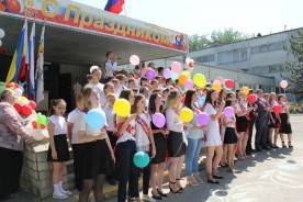 Председатель Волгодонской Думы-глава города посетила «Последний звонок» в школе №13