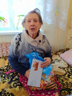 Округ 5 Ветераны принимают поздравления на дому