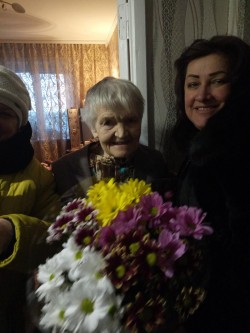 90 лет-юбилей мудрости и жизненного опыта.