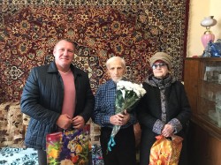 В 8 округе поздравили ветерана с юбилеем