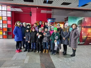 Ура, каникулы: юные жители округа №14 посмотрели мультфильм в кинотеатре 
