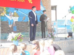 Нам не забыть Победный май...