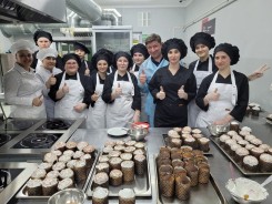 Из Волгодонска, с любовью: 800 пасхальных куличей испекли студенты – кулинары для защитников Родины 