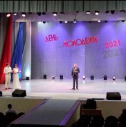 Молодых парламентариев наградили в День молодежи
