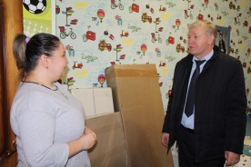 В Волгодонске продолжают доставлять подарки в рамках акции «Ёлка желаний» 
