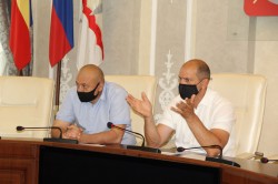 Комиссия по социальному развитию рассмотрела подготовку школ к новому учебному году