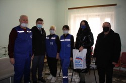 Всегда на передовой: депутаты-единороссы поблагодарили коллектив «скорой помощи» Волгодонска