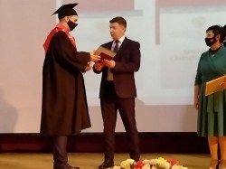 Сергей Ладанов вручил дипломы выпускникам МИФИ