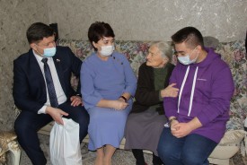 Сергей Ладанов поздравил ветеранов с наступающим Новым годом
