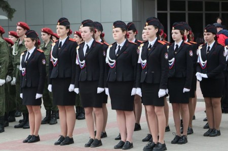 Школьники и студенты Волгодонска продемонстрировали строевые навыки