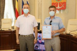 В Администрации Волгодонска поздравили с профессиональным праздником строителей и наградил лучших представителей отрасли
