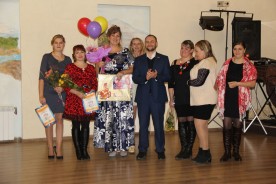 «Самая лучшая мама на свете…»   Светлана Зяблова, помощник депутата по избирательному округу № 6, была награждена Почетным дипломом губернатора Ростовской области «За заслуги в воспитании детей»