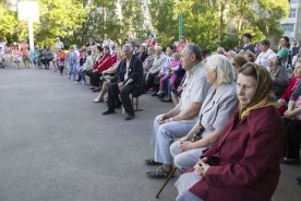 Серьезный разговор: в микрорайонах города в эти дни проводятся информационные встречи, организованные для жителей депутатами городской Думы