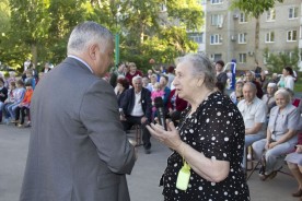 Серьезный разговор: в микрорайонах города в эти дни проводятся информационные встречи, организованные для жителей депутатами городской Думы