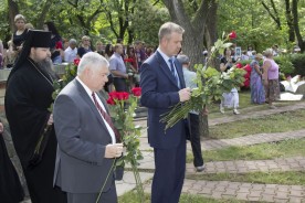 День памяти и скорби: волгодонцы возложили цветы к памятникам жертвам фашизма