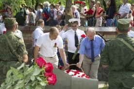 День памяти и скорби: волгодонцы возложили цветы к памятникам жертвам фашизма