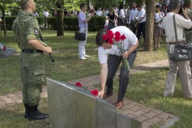 День памяти и скорби: волгодонцы возложили цветы к памятникам жертвам фашизма