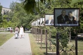 В Волгодонске появилась новая традиция: праздновать День семьи, любви и верности у памятника русским святым - покровителям супружества