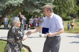 В Волгодонске появилась новая традиция: праздновать День семьи, любви и верности у памятника русским святым - покровителям супружества