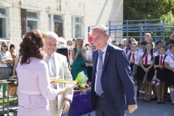 В День знаний Петр Горчанюк презентовал «атомкласс» ученикам гимназии «Юридическая»
