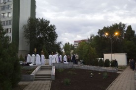 Время не лечит. Спустя 16 лет после теракта в Волгодонске сотни людей продолжают приходить к месту трагедии