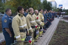 Время не лечит. Спустя 16 лет после теракта в Волгодонске сотни людей продолжают приходить к месту трагедии