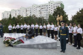 Время не лечит. Спустя 16 лет после теракта в Волгодонске сотни людей продолжают приходить к месту трагедии
