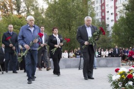 Время не лечит. Спустя 16 лет после теракта в Волгодонске сотни людей продолжают приходить к месту трагедии
