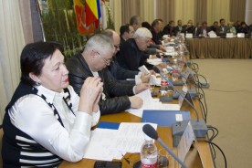 Итоги третьего заседания городской Думы: усиление профилактики правонарушений среди подростков, утверждение однолетнего бюджета на следующий год, изменения в правилах льготного проезда в общественном транспорте