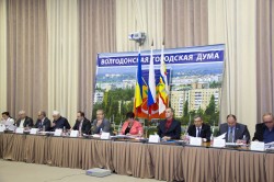 Итоги третьего заседания городской Думы: усиление профилактики правонарушений среди подростков, утверждение однолетнего бюджета на следующий год, изменения в правилах льготного проезда в общественном транспорте