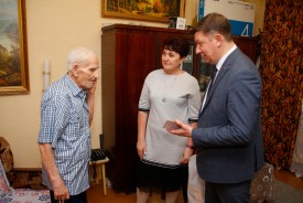 С Новым годом, ветеран!  Волгодонские единороссы навестили участников и инвалидов ВОВ