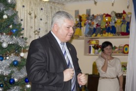 Малыши из детского сада «Светлячок» показали необычную сказку о Золушке и Деде Морозе