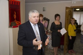 Блокадников Ленинграда и участников Сталинградской битвы наградили памятными медалями и подарками