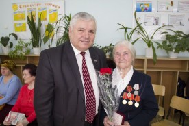 Помним и гордимся! В микрорайонах Волгодонска проходит вручение юбилейных медалей «70 лет Великой Победы»