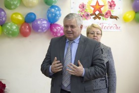 Глава Волгодонска вручил юбилейные медали ветеранам 15 и 16 округов