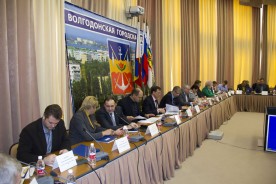Руководители структурных подразделений администрации города отчитались в Думе о результатах работы в 2014 году