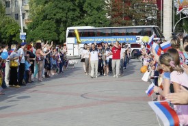 Сотни горожан аплодисментами встретили победителей Спартакиады Дона-2014